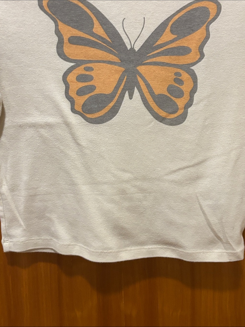 ⭐ 3 for $15 American Eagle Outfitters White Short Sleeve Tee with Orange Butterf - Picture 6 of 12
